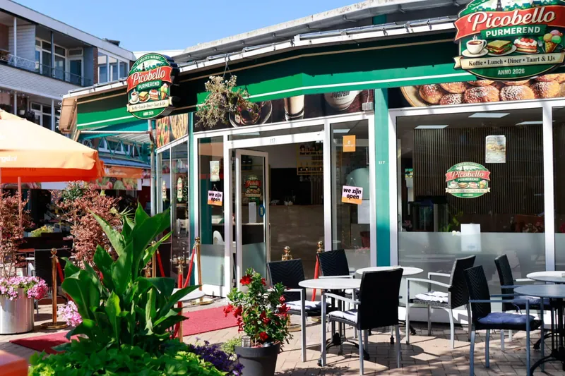De gevel van Stadsrestaurant Picobello aan het Wormerplein