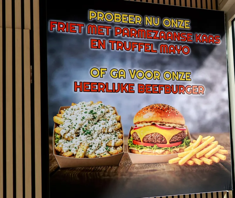 Het promotiescherm met friet met parmezaanse kaas en truffelmayo